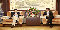 Presiden Direktur Bauing Group Gu Shao Ming berdialog dengan akademikus Proyek Negeri Amerika Serikat Ma Zuoping